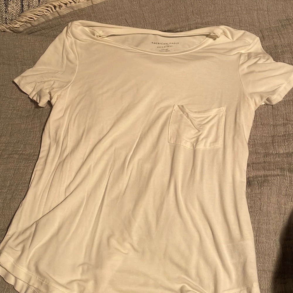 American eagle white T-shirt